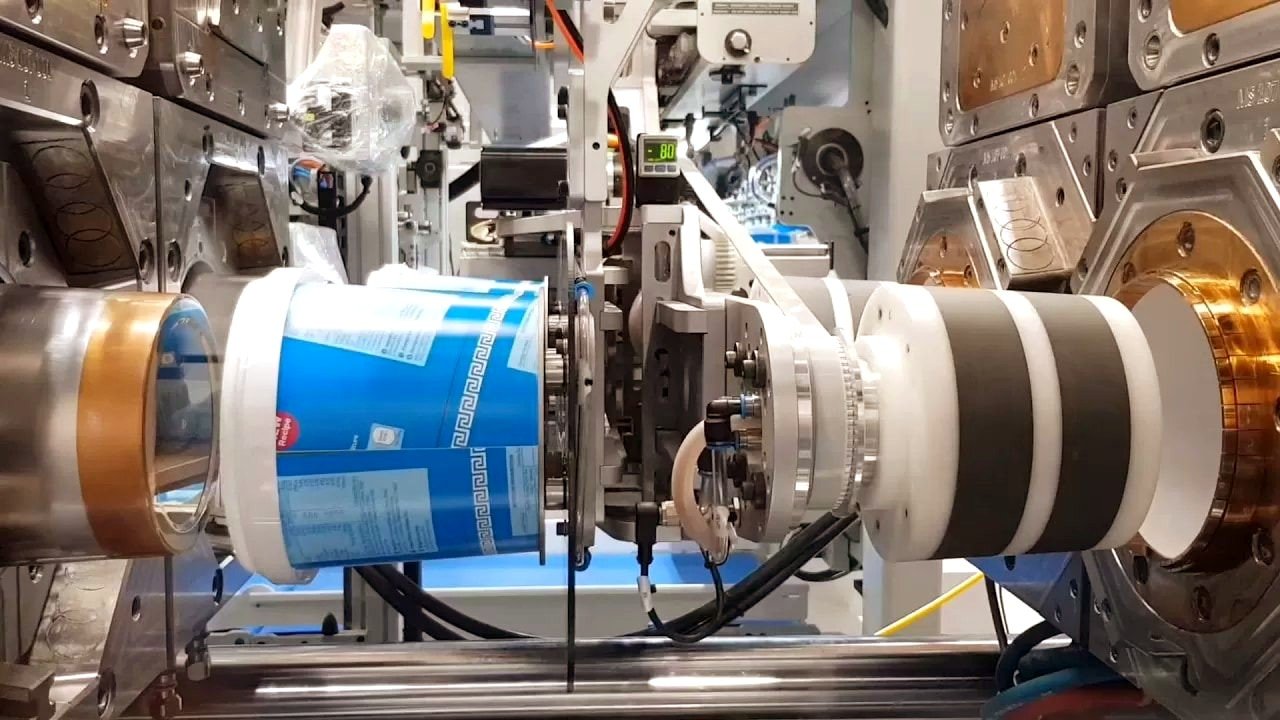 In-mould labelling machine on a Paras production line